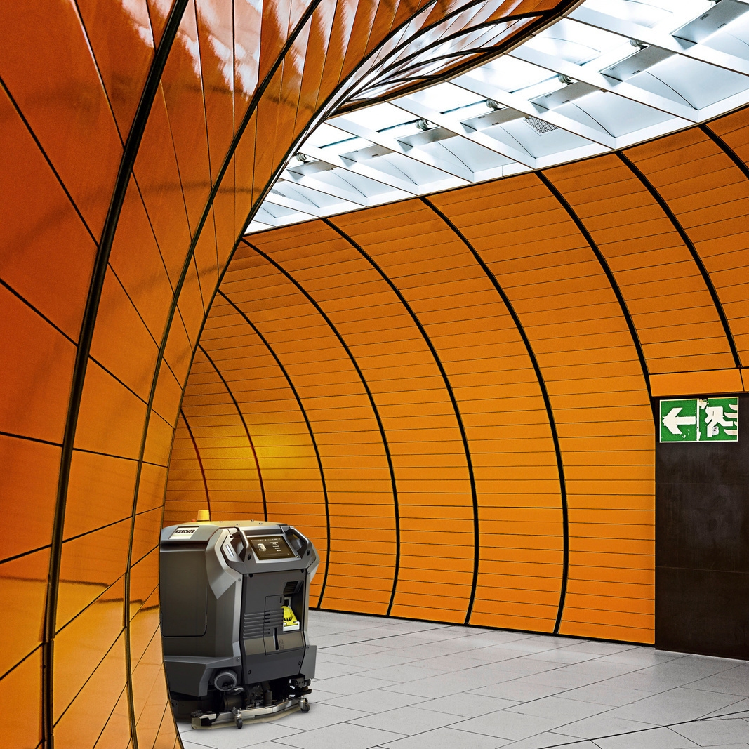 Einfache Reinigung gefliester Bodenflächen im ÖPNV U-Bahn Station mit dem autonomen Kärcher Reinigungsroboter KIRA B 50