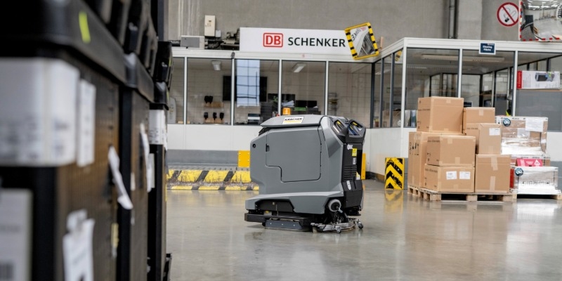 KIRA Reinigungsroboter im Lager KIRA Reinigungsroboter im Lager