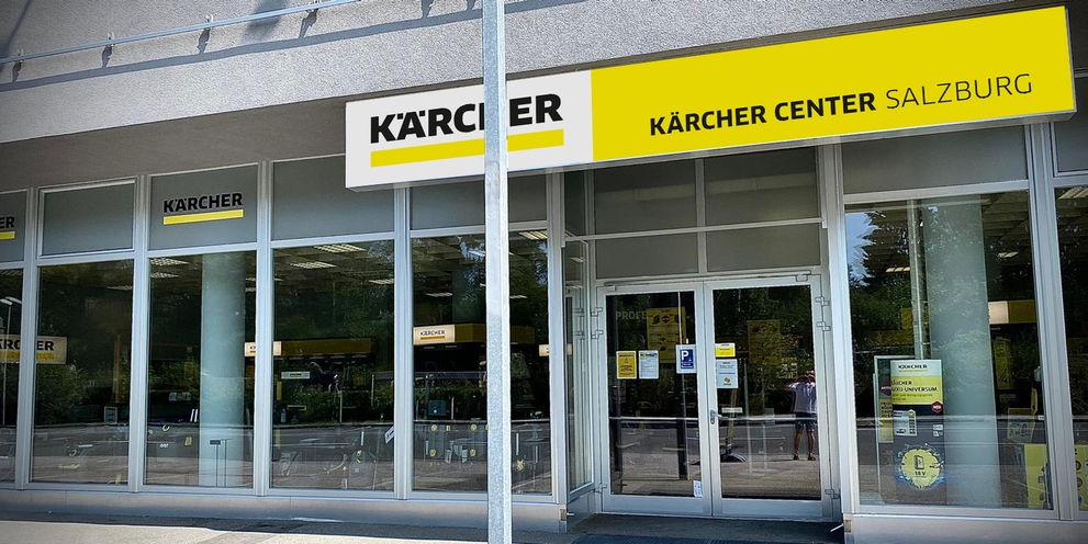 Moderne Glasfront des Kärcher Centers Salzburg mit dem offiziellen gelb-schwarzen Firmenbranding.