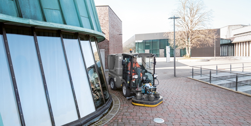 Feinstaubbekämpfung in Innenstädten mit Hilfe der effizienten Kehrmaschine MC 130
