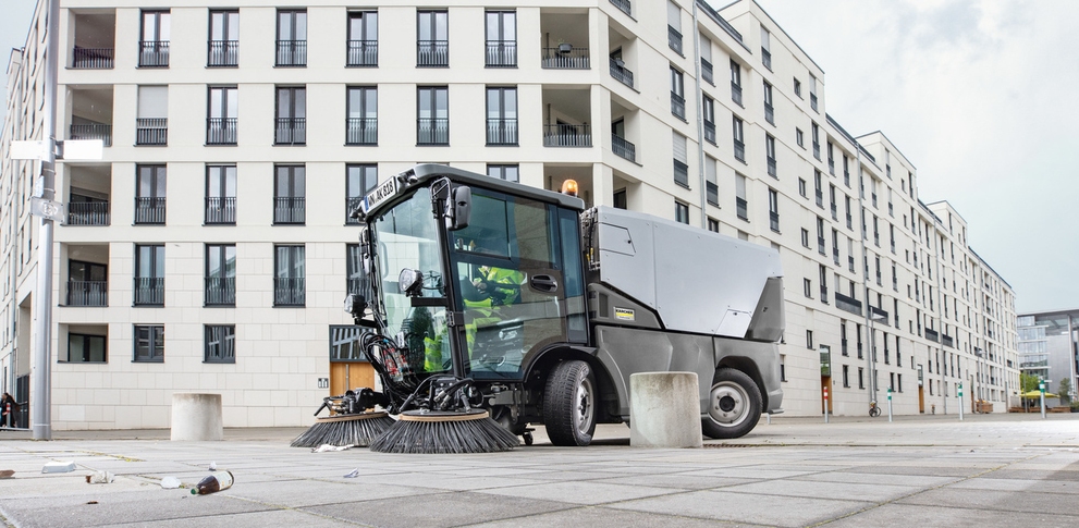 Die wendige Kehrmaschine MC 250 im Einsatz in der Stadt Die wendige Kehrmaschine MC 250 im Einsatz in der Stadt