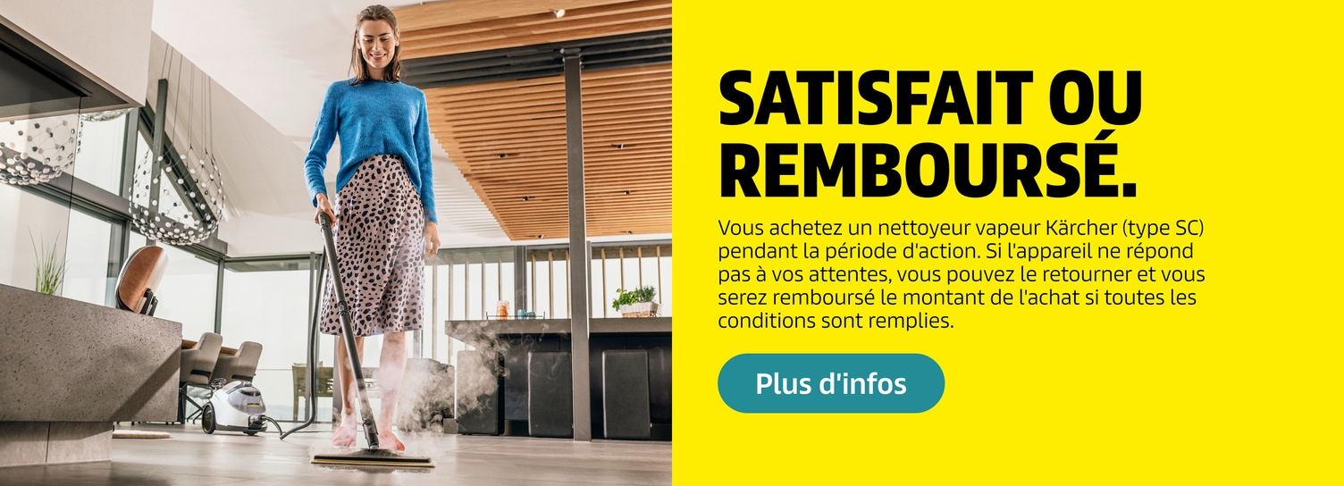Femme passant le nettoyeur vapeur Kärcher sur le parquet du salon