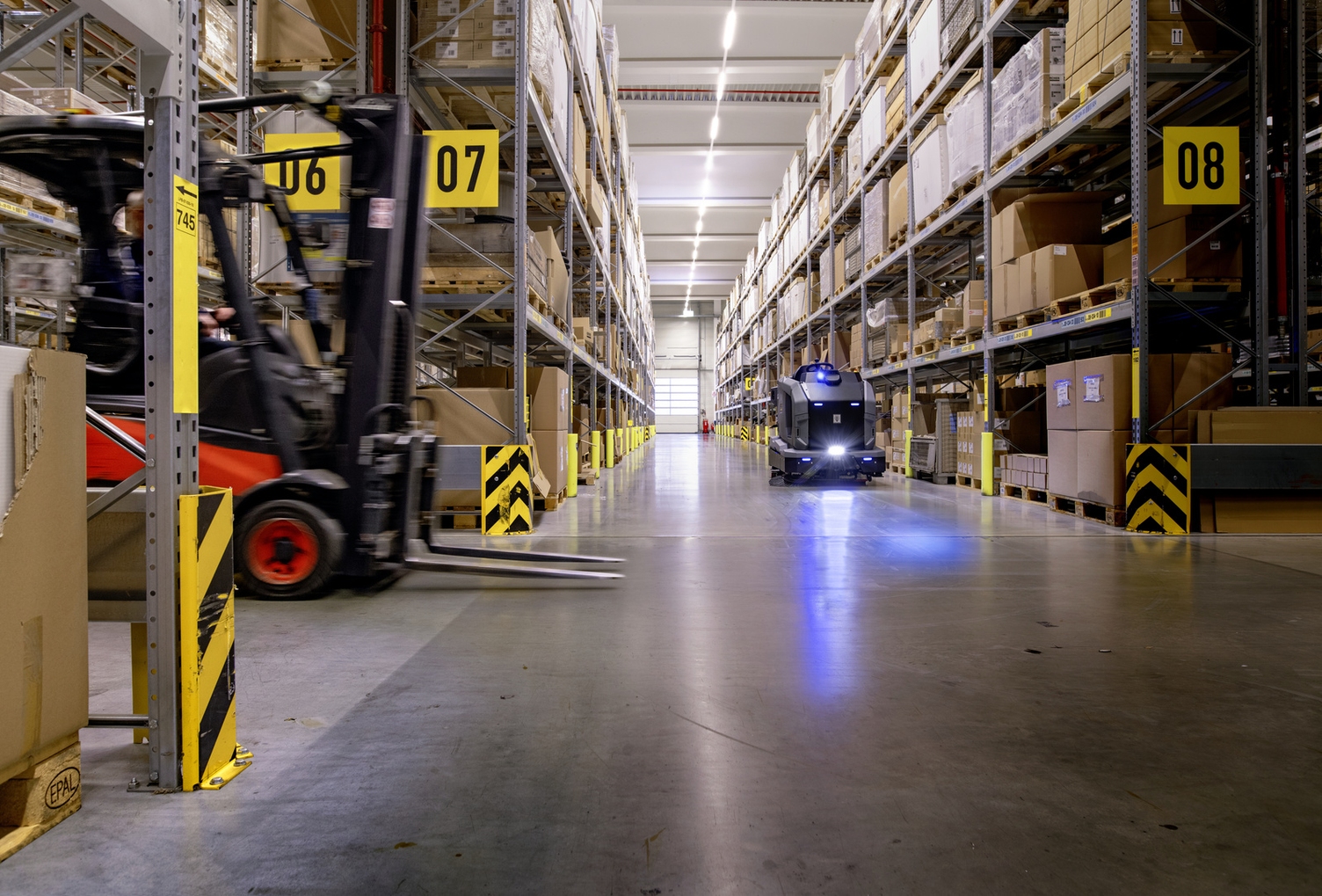 Kärcher lanceert KIRA B 200 robotschrobzuigmachine die grote oppervlakken volledig autonoom reinigt