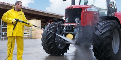 Warm water hogedruk reiniger voor het reinigen van landbouwvoertuigen, tractor