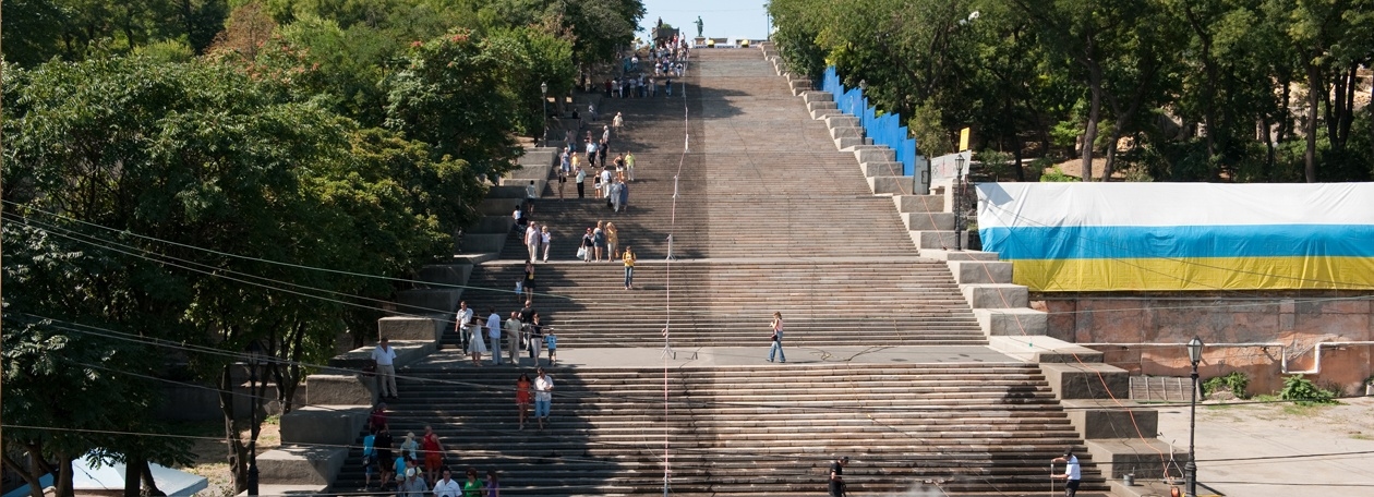 Onderdeel van het internationale Kärcher-cultuurprogramma ter behoud van monumenten Potemkin-trap in Odessa schoongemaakt door Kärcher.