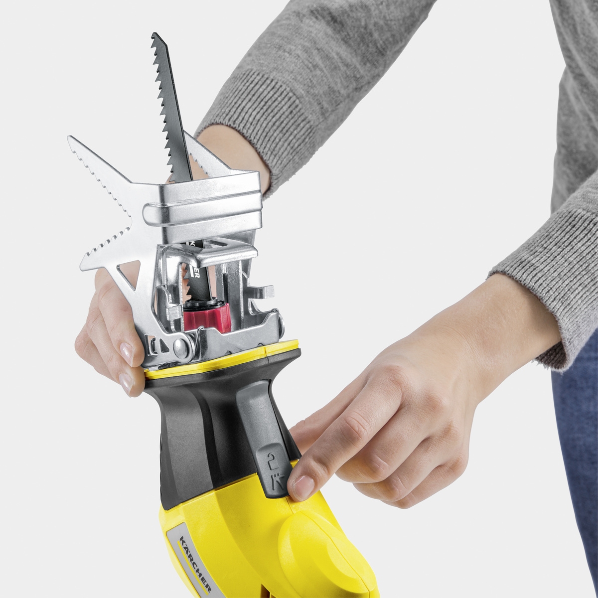 De afneembare houderstang garandeert een veilige grip, zelfs bij gebruik met één hand.