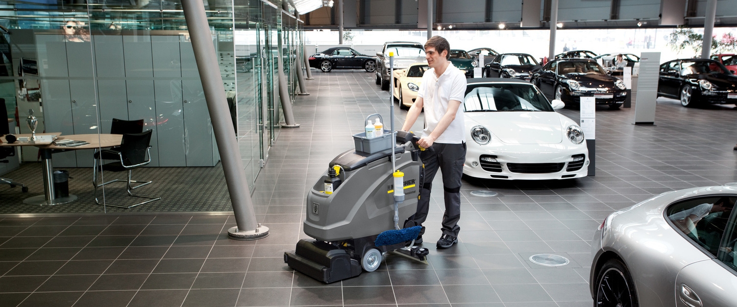 Schoonmaken van autodealers