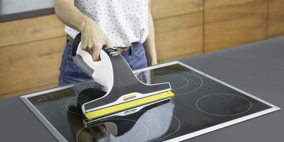 Je werkblad schoonmaken met een ruitenreiniger Je werkblad schoonmaken met een ruitenreiniger