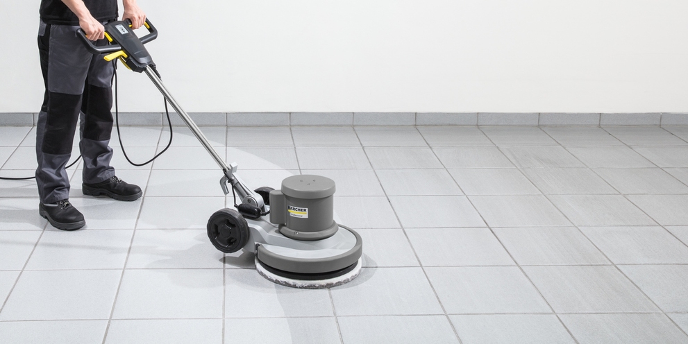 Porcellanato reinigen met Kärcher eenschijfsmachine