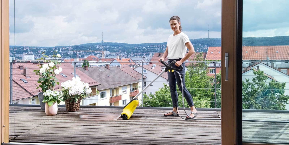 Ergonomische werkhouding terrasreiniger