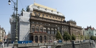 Praags Nationaal Theater gepoetst door Kärcher