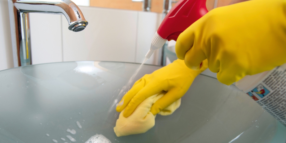 Wastafel en waterkraan schoonmaken Wastafel- en kraanreiniging met Kärcher advies