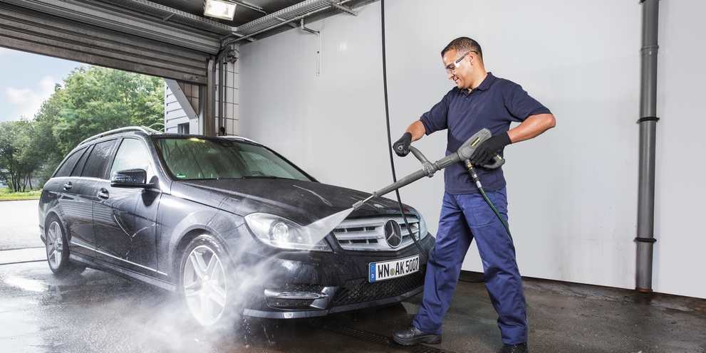 Ergonomie van de autowasplaats in de garage
