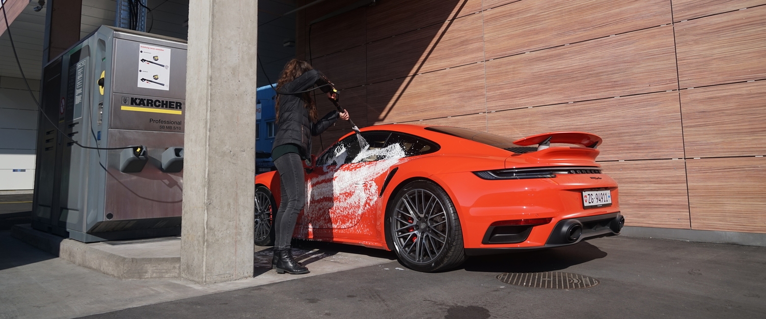 Deux pistes de lavage en libre-service pour le nettoyage manuel