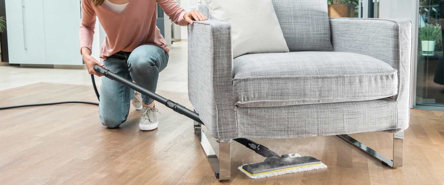 Nettoyage du parquet et du stratifié avec nettoyeur de sols