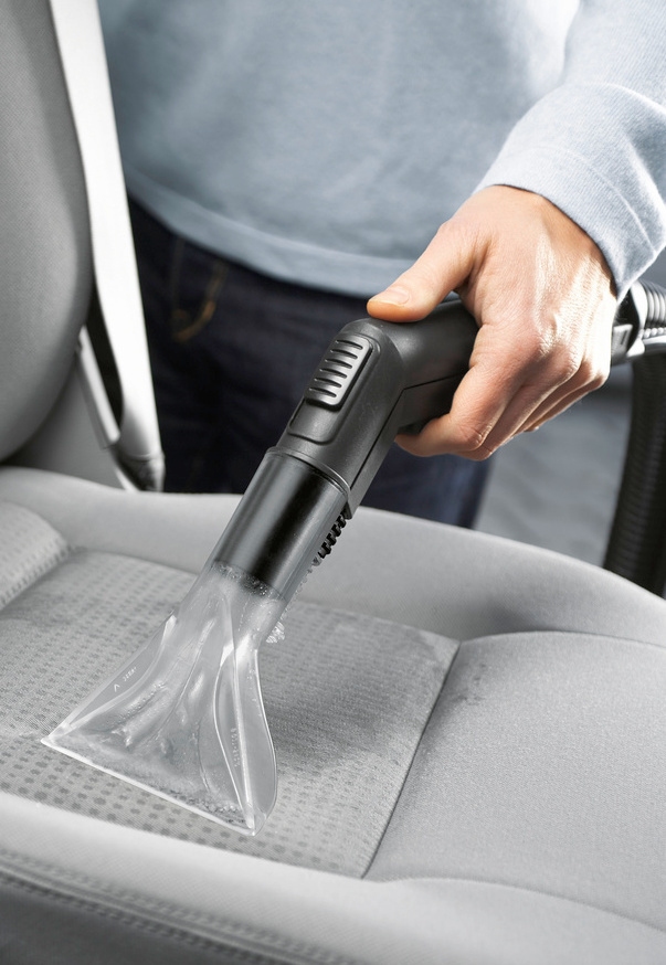 Nettoyage des sièges auto avec un injecteur/extracteur Nettoyage des sièges auto avec un injecteur/extracteur de Kärcher