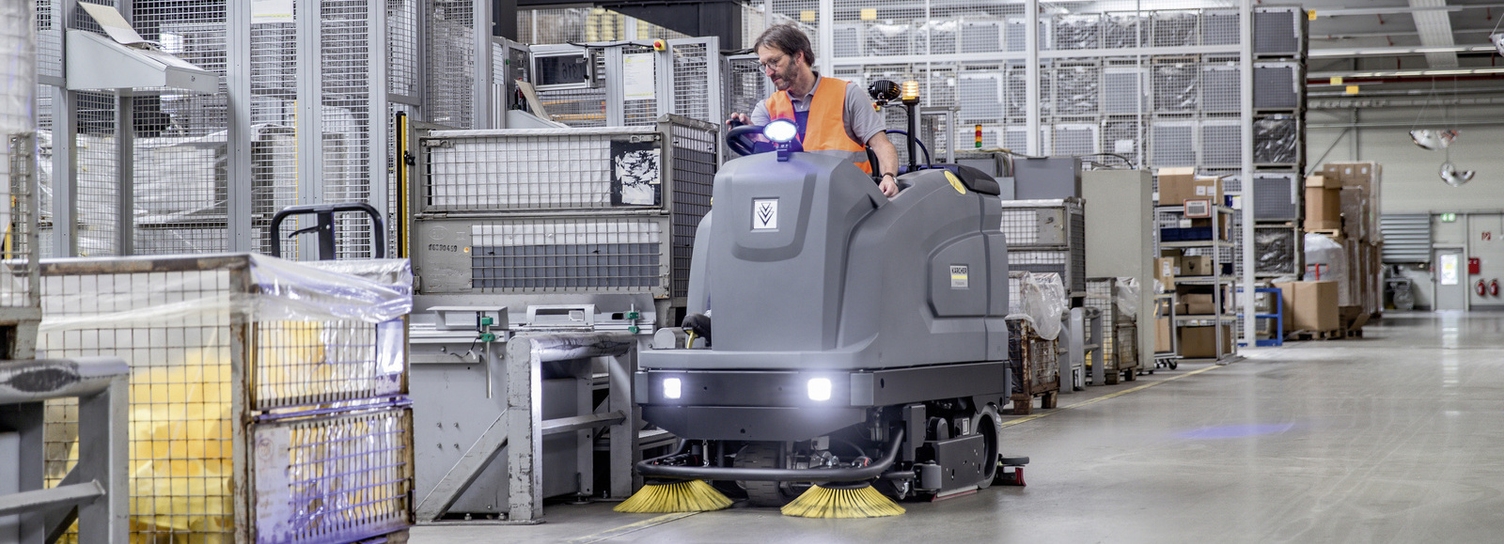 Nettoyage d'un entrepôt industriel avec l'autolaveuse aspirante autoportée B 260 R I Nettoyage d'un entrepôt industriel avec l'autolaveuse aspirante autoportée B 260 R I