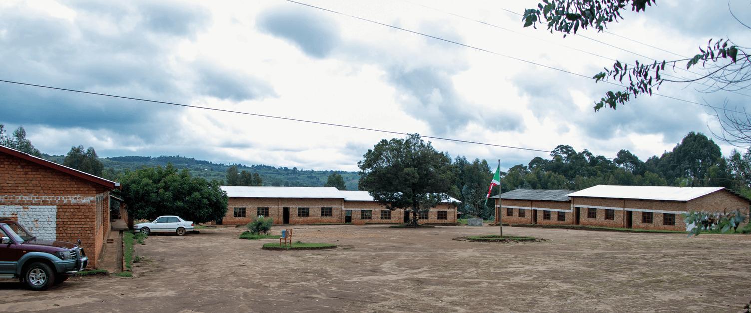 Le terrain de l'école