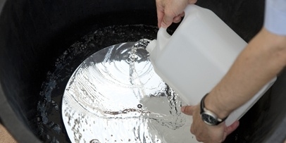 Destiliertes Wasser zur Reinigung Destiliertes Wasser zur Reinigung