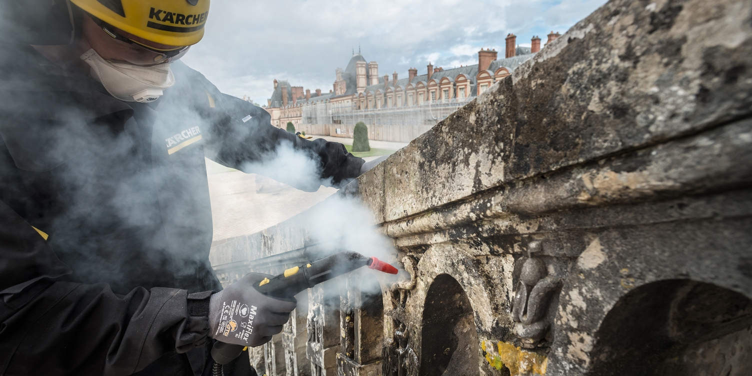 Kärcher reinigt das Schloss Fontainebleau mit Dampfreinigern Experten von Kärcher reinigen das Schloss Fontainebleau