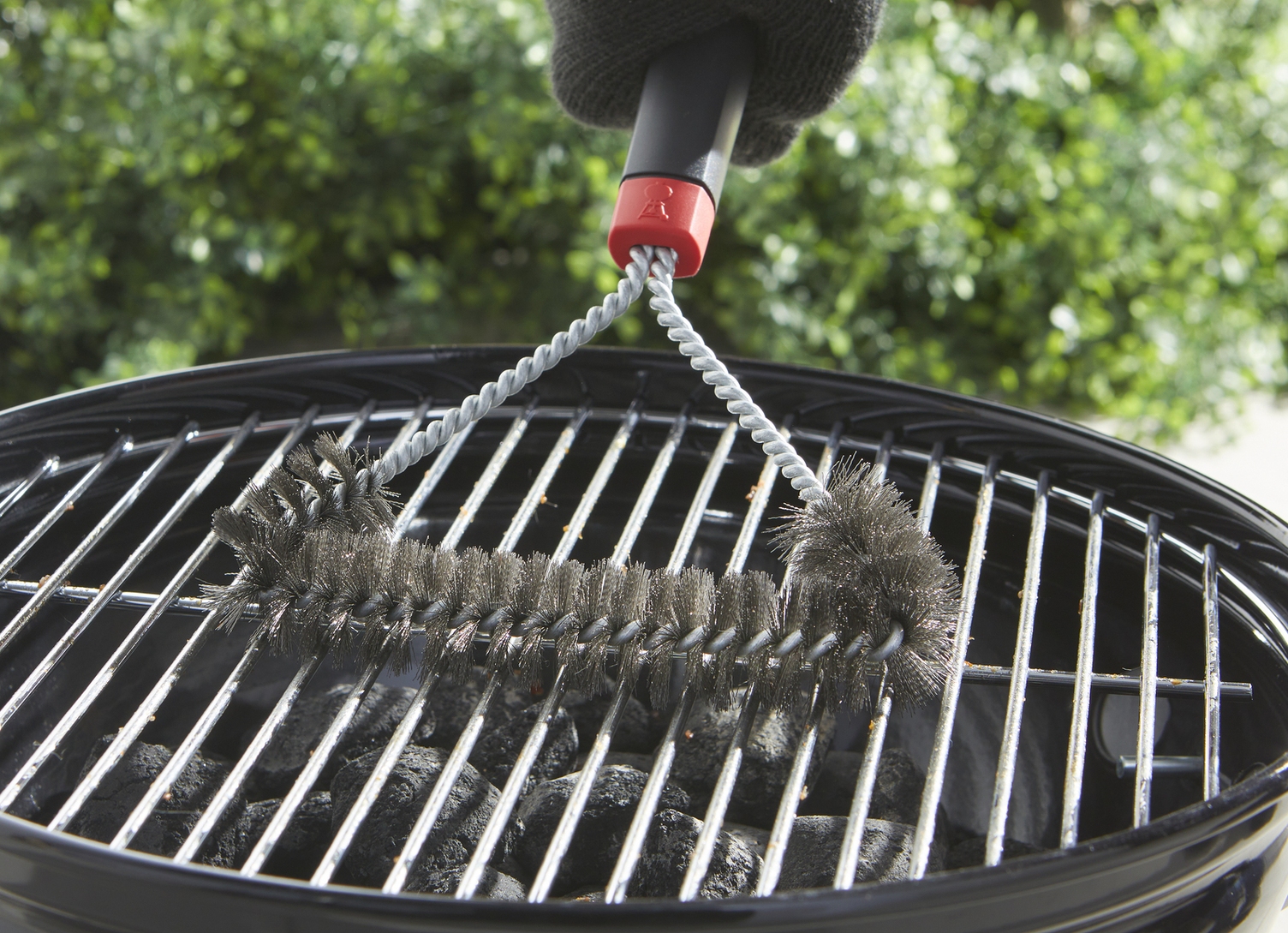 © Weber: Drahtbürste für den Grill