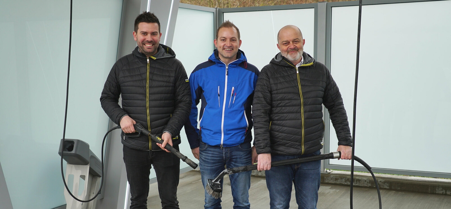 Ueli Wintsch avec nos experts en installations de nettoyage de véhicules Ueli Wintsch avec nos experts en installations de nettoyage de véhicules