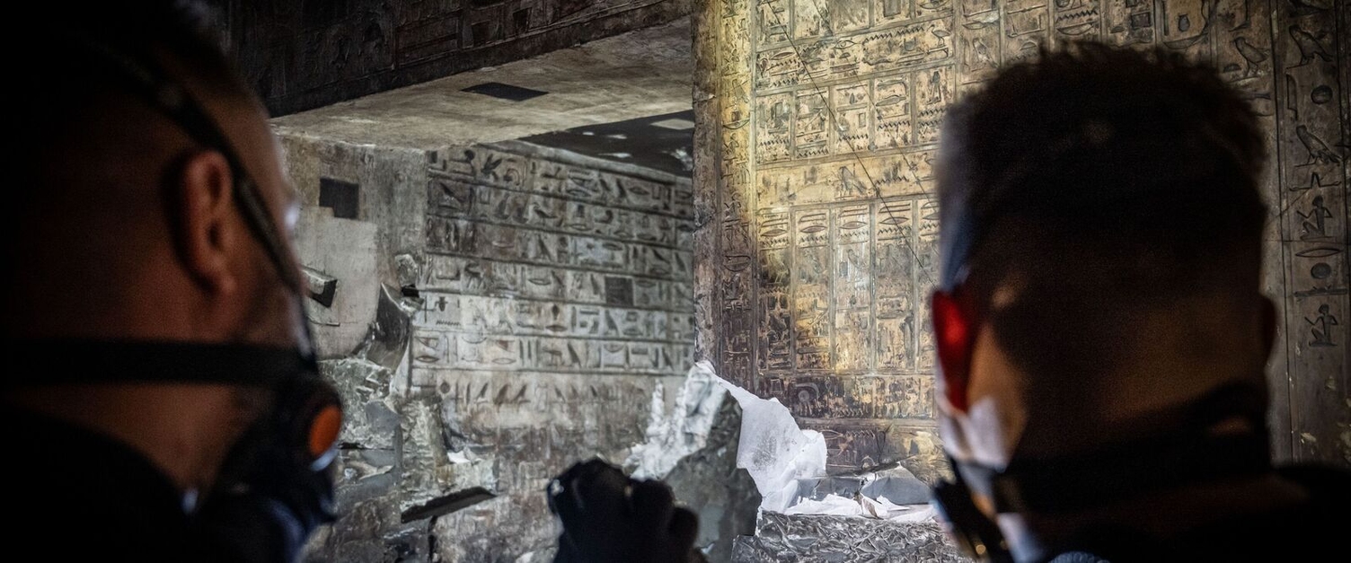 Blick auf eine Hieroglyphenwand in der Grabanlage des Padiamenope Blick auf eine Hieroglyphenwand in der Grabanlage des Padiamenope