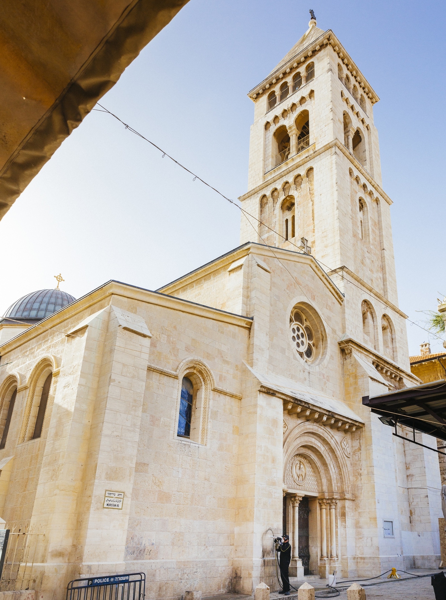Kärcher entfernt Graffiti von Erlöserkirche in Jerusalem Kärcher entfernt Graffiti von Erlöserkirche in Jerusalem
