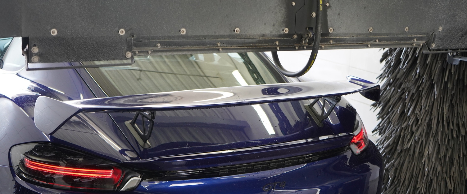 Un sécheur de toit orientable et suivant le contour de la voiture Un sécheur de toit orientable et suivant le contour de la voiture