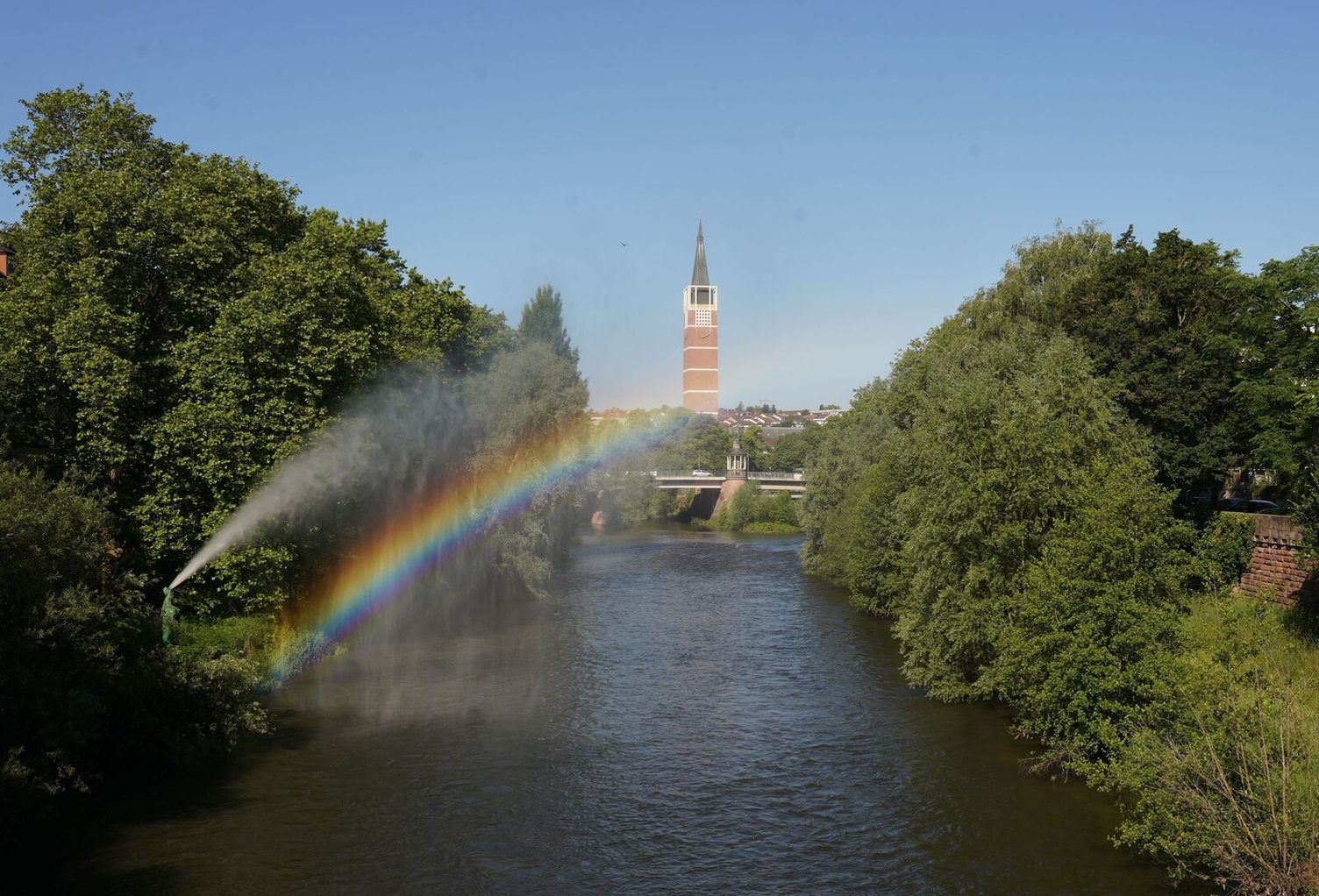 Der Regenbogen entsteht über der Enz mitten in Pforzheim Der Regenbogen entsteht über der Enz mitten in Pforzheim