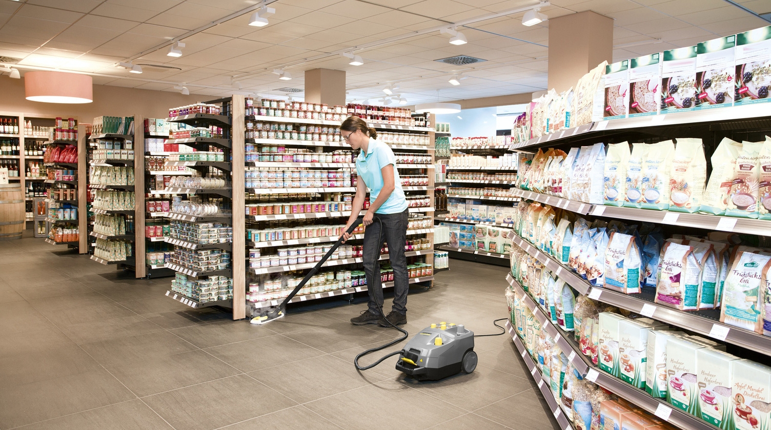 Supermarktreinigung mit Dampfreiniger Supermarktreinigung mit Dampfreiniger