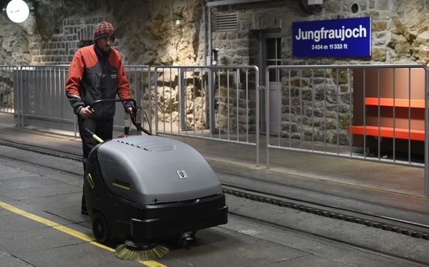 Kehrmaschine auf dem Jungfraujoch Kehrmaschine auf dem Jungfraujoch