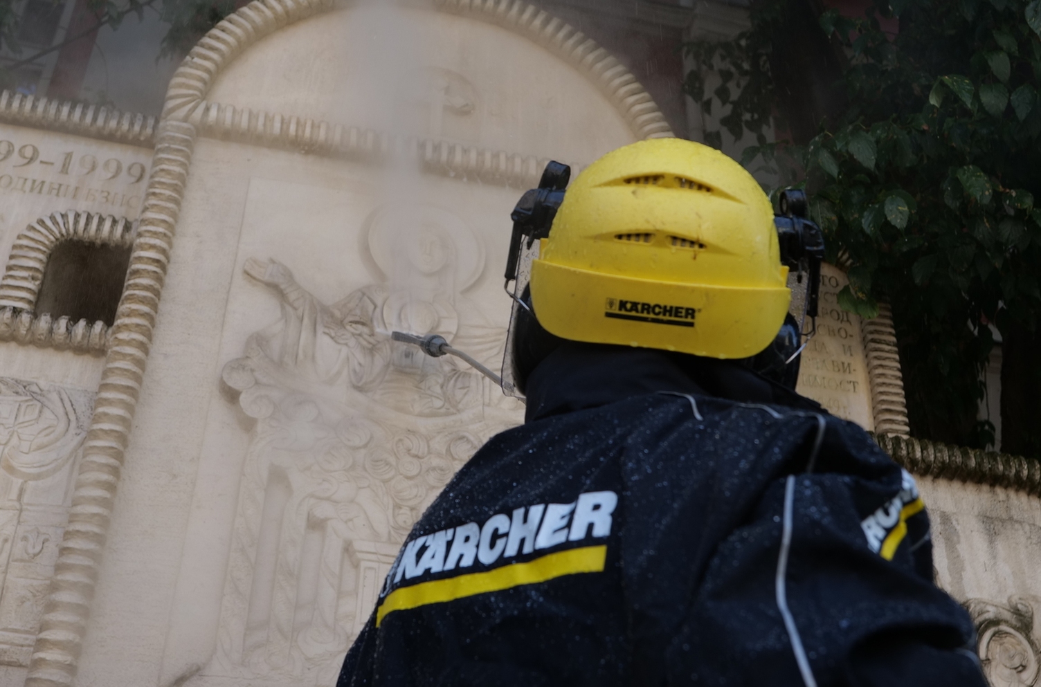 Heisswasser-Hochdruckreiniger im Einsatz Heisswasser-Hochdruckreiniger im Einsatz