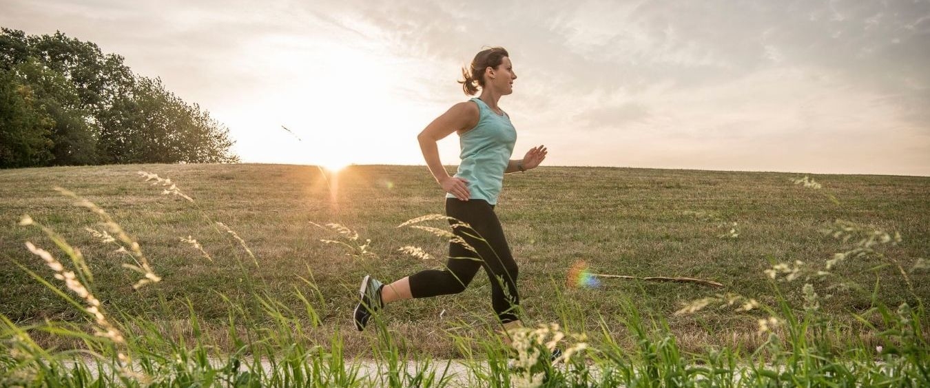 Mit dem Joggen hält sich Vanessa fit fürs Motocrossfahren Mit dem Joggen hält sich Vanessa fit fürs Motocrossfahren