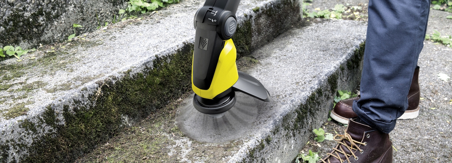 Enlever la mousse sur un escalier avec un désherbeur Kärcher