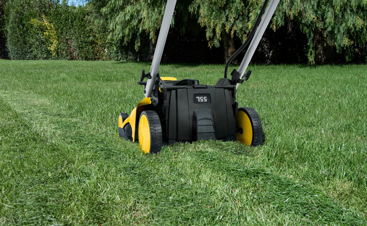 Pailler avec une tondeuse Kärcher