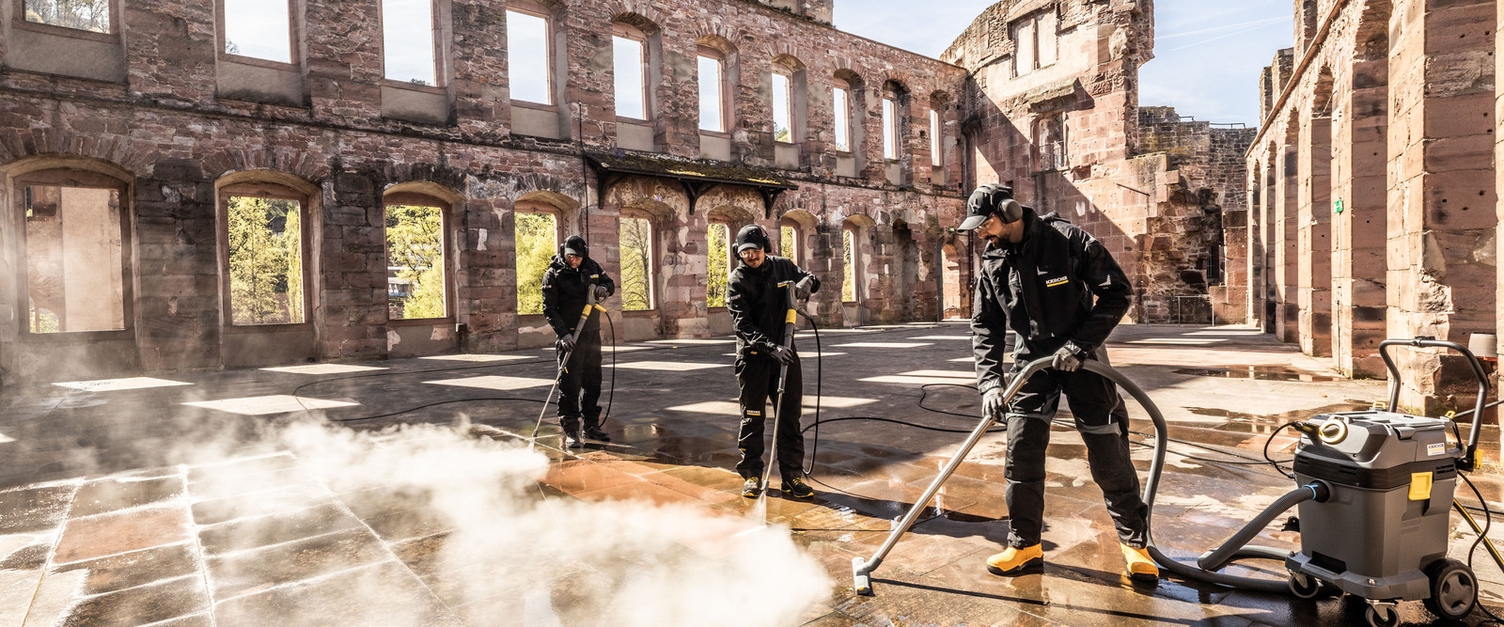 Reinigung des Heidelberger Schlosses durch Kärcher Reinigung des Heidelberger Schlosses durch Kärcher