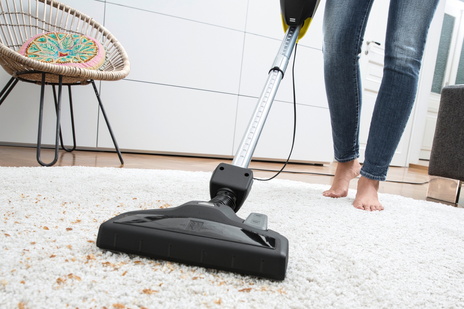 Passer régulièrement l'aspirateur avec l'aspirateur poussières de Kärcher