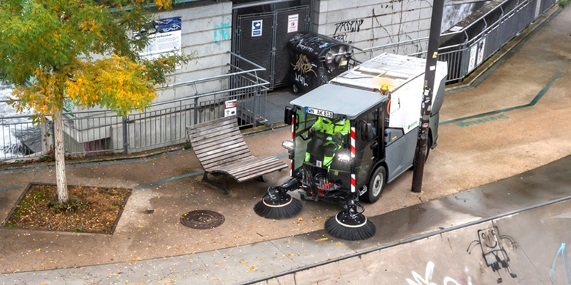 Toujours sur la bonne voie - Balayeuse aspiratrice électrique Toujours sur la bonne voie - Balayeuse aspiratrice électrique