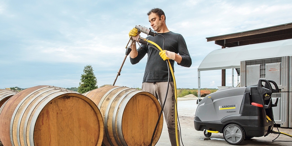 cleaning_barrels_outside cleaning_barrels_outside