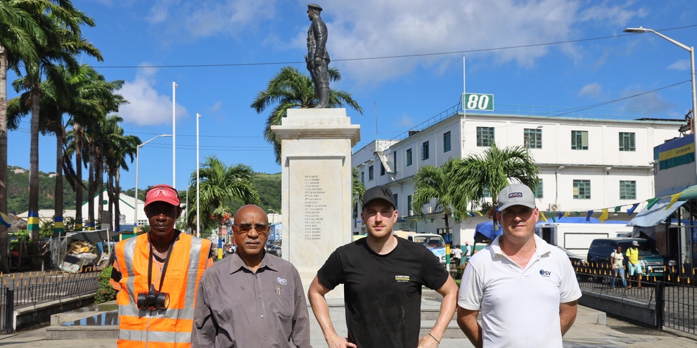 Vor dem Cenotaph