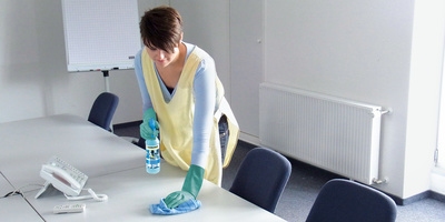 Oberflächenreinigung zum Schutz vor Kontaktinfektionen Oberflächenreinigung zum Schutz vor Kontaktinfektionen