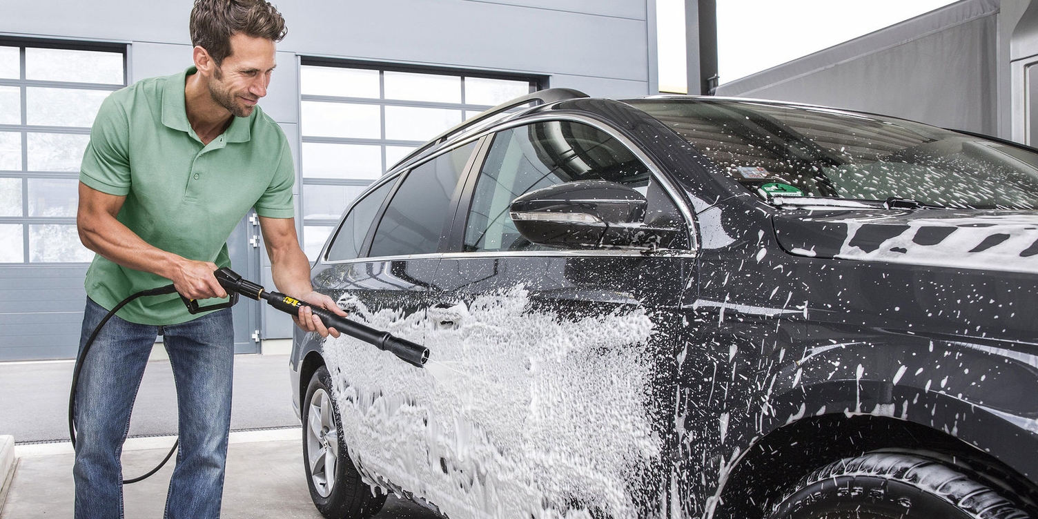 Auto waschen mit Schaumwäsche