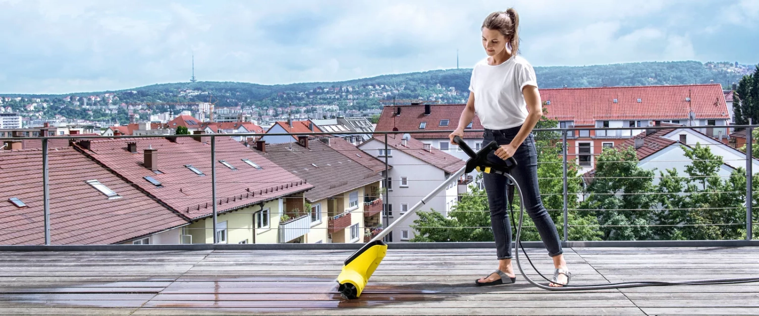 Holzterrasse reinigen: Mit diesen Tipps klappt’s Holzterrasse reinigen: Mit diesen Tipps klappt’s