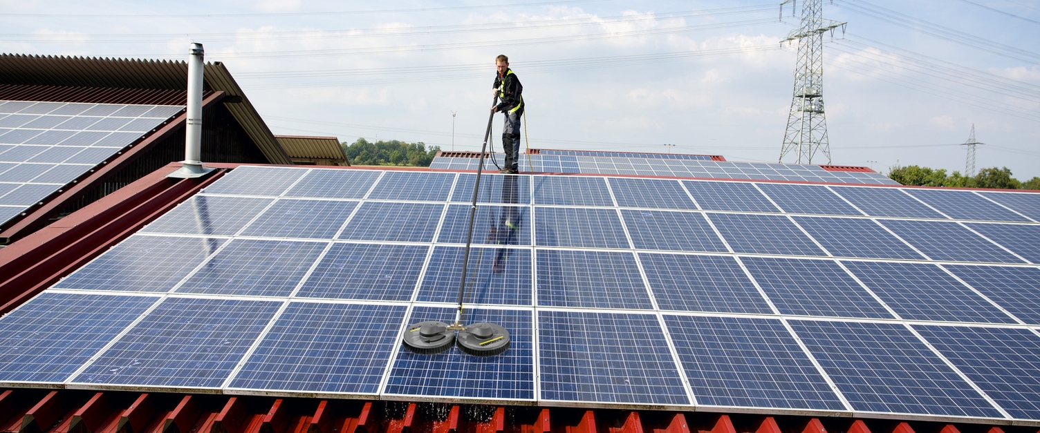 Solar- und Photovoltaikanlagen reinigen