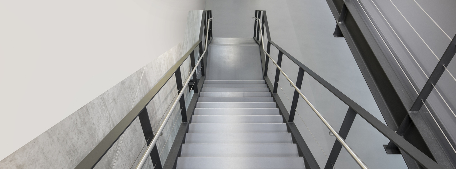 Eine Treppe führt nach unten