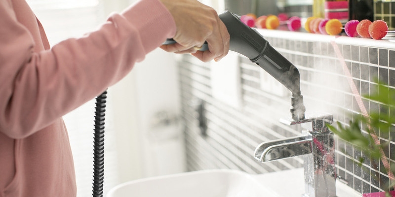 Bürstenaufsätze Reinigung des Wasserhahns mit Dampfreiniger mit Bürstenaufsatz