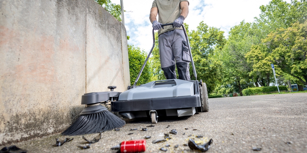 Handgeführte Kehrmaschine