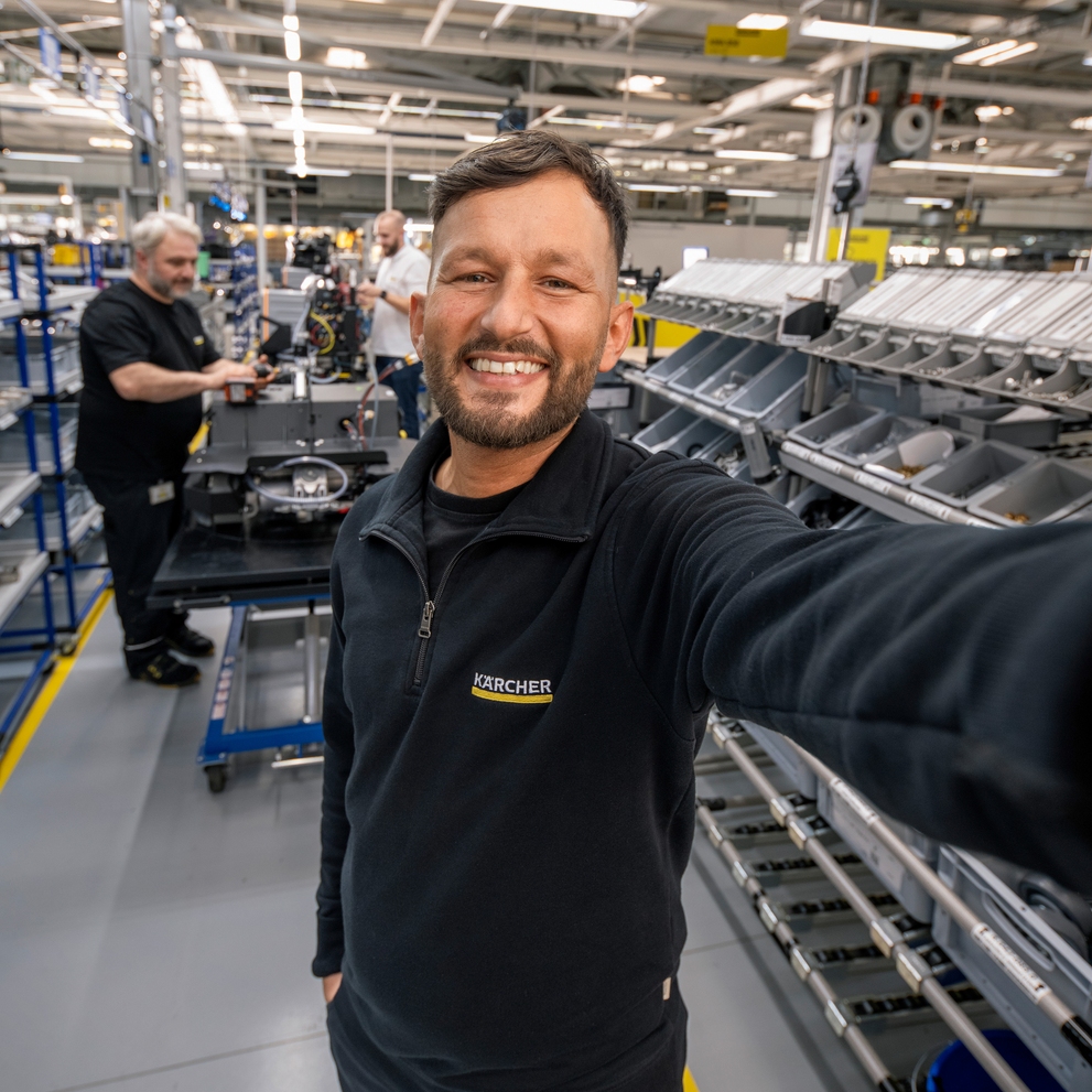 Person making a selfie in a Kärcher production site