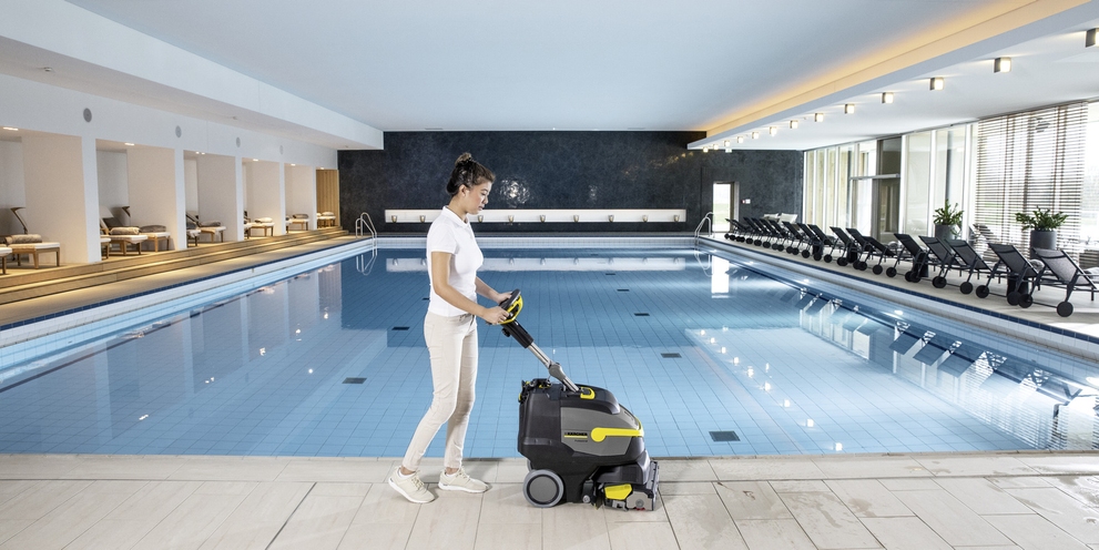 Reinigung von Schwimmbädern / Wellnesseinrichtungen